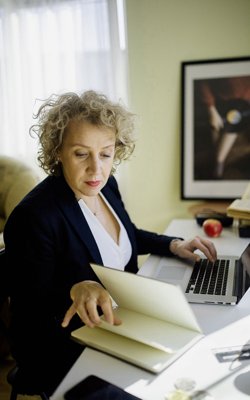 Expert offering financial guidance.